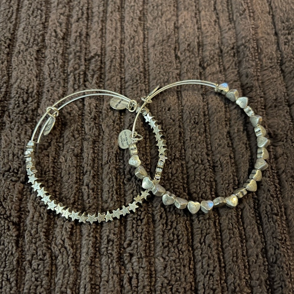 Alex and Ani lot of 4 bracelets. Stars and hearts - Picture 3 of 3